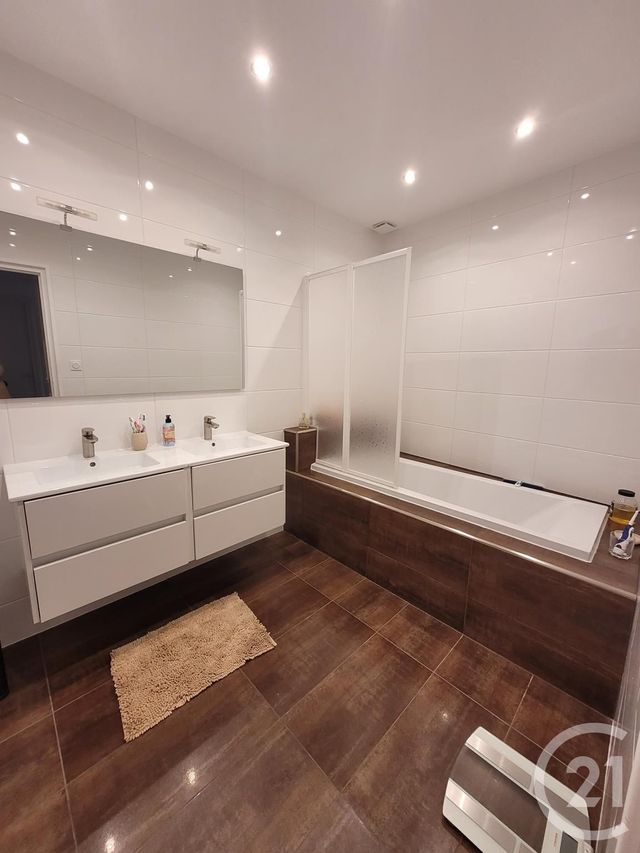 Afficher la photo en grand Maison à vendre - 9 pièces - 227,50 m2 - LA FERTE MACE - 61 - BASSE-NORMANDIE