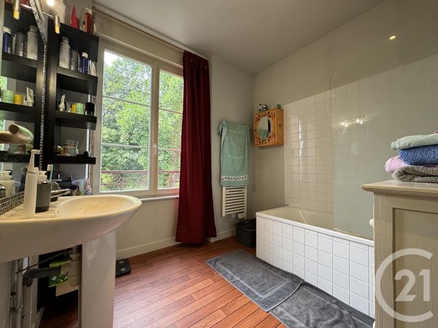 Afficher la photo en grand Appartement F3 à vendre - 3 pièces - 87,53 m2 - Bagnoles De L Orne Normandie - 61 - BASSE-NORMANDIE