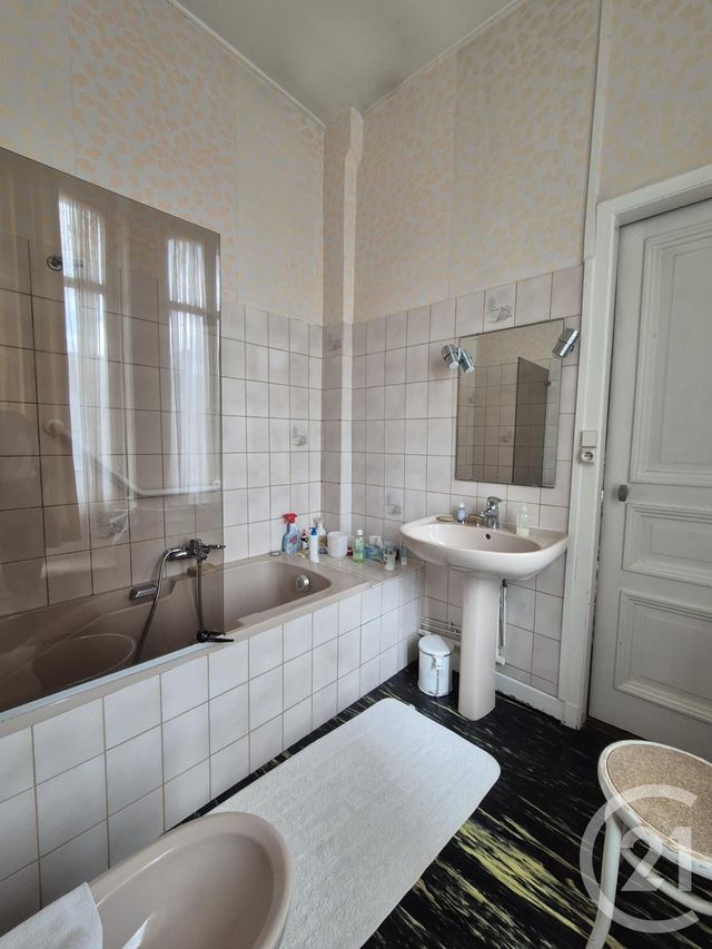 Afficher la photo en grand Maison à vendre - 11 pièces - 216 m2 - Briouze - 61 - BASSE-NORMANDIE
