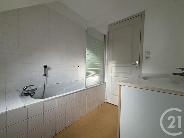 Maison &agrave; louer - 4 pi&egrave;ces - 96,80 m2 - Ste Marguerite De Carrouges - 61 - BASSE-NORMANDIE