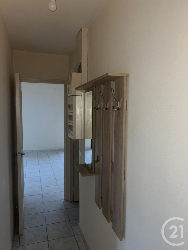 Appartement &agrave; louer - 3 pi&egrave;ces - 64,08 m2 - Domfront En Poiraie - 61 - BASSE-NORMANDIE