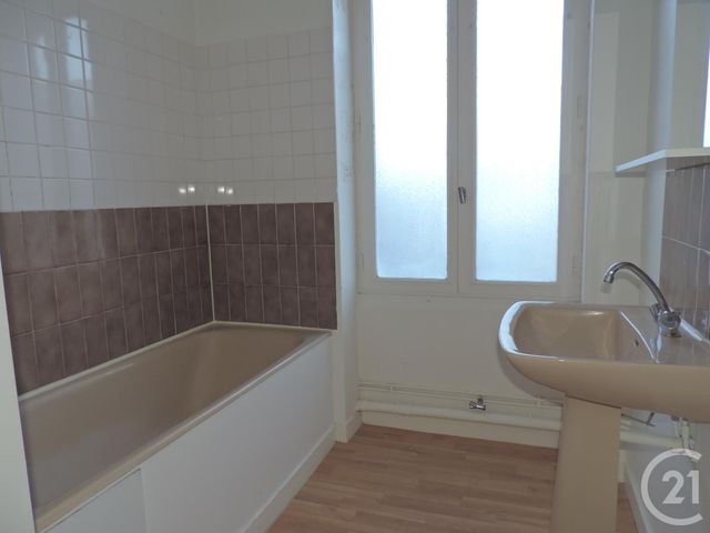 Appartement F3 &agrave; louer - 3 pi&egrave;ces - 88,17 m2 - Bagnoles De L Orne Normandie - 61 - BASSE-NORMANDIE