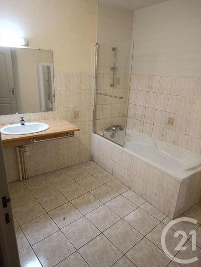 Appartement &agrave; louer - 4 pi&egrave;ces - 104 m2 - La Ferte Mace - 61 - BASSE-NORMANDIE