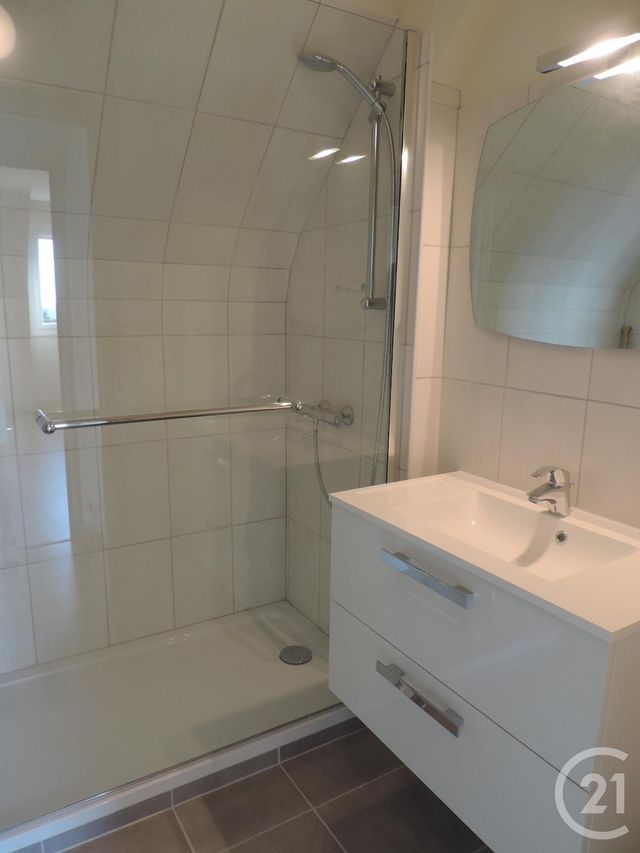 Appartement F3 &agrave; louer - 2 pi&egrave;ces - 57 m2 - Domfront En Poiraie - 61 - BASSE-NORMANDIE