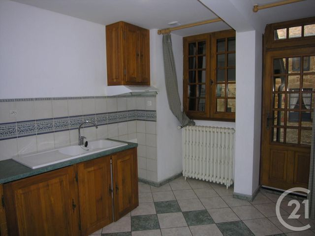 Maison &agrave; louer - 6 pi&egrave;ces - 124,89 m2 - Domfront En Poiraie - 61 - BASSE-NORMANDIE