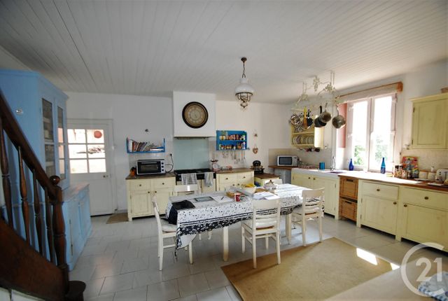 Afficher la photo en grand Maison à vendre - 9 pièces - 237,50 m2 - Lassay Les Chateaux - 53 - PAYS-DE-LOIRE